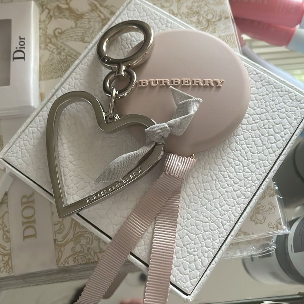 Burberry Pink Heart Keychain And Burberry Pink Mirror - Picture 3 of 6